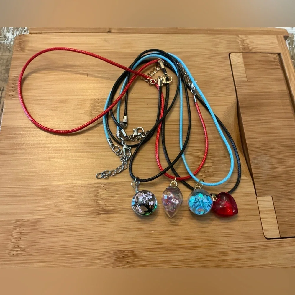 Set of 4 Pendant Necklace